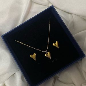 Anti tarnish heart pendant combo