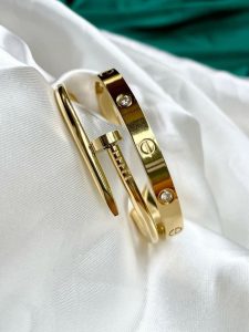 Golden glow, timeless elegance ✨💛

A little sparkle, a lot of luxury. 💎 This stunning nail-inspired bracelet is the perfect statement piece to elevate your everyday look.

Because elegance is always in style. 🤍

DM to order! 💌

#GoldenBracelet #LuxuryJewellery #BraceletLove #MinimalistJewellery #ElegantStyle #JewelleryLovers #EverydayLuxury #FashionAccessories